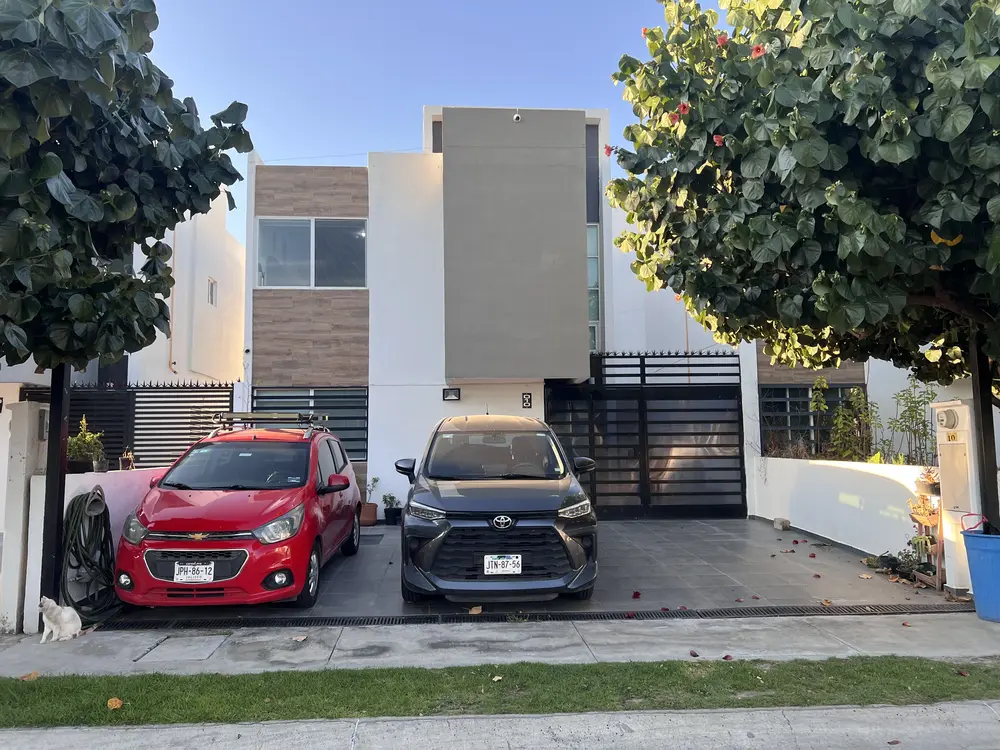 Fachada - Moderna Casa en Pontevedra, a Minutos de Galerías Santa Anita
