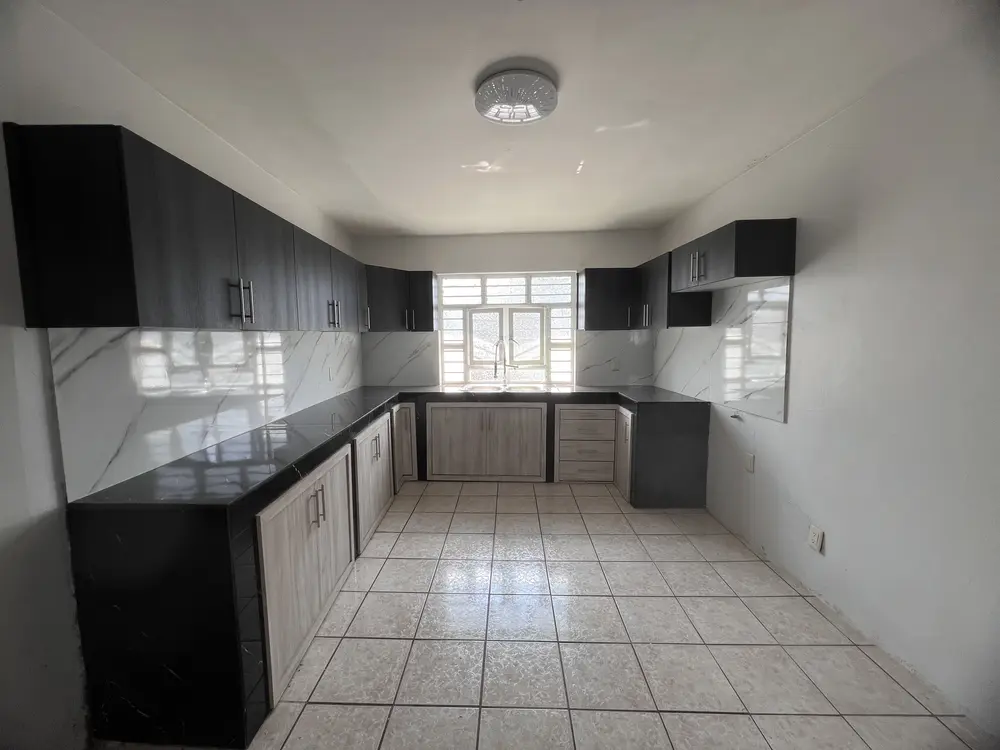 Cocina integral equipada en casa en La Higuera, Zapopan