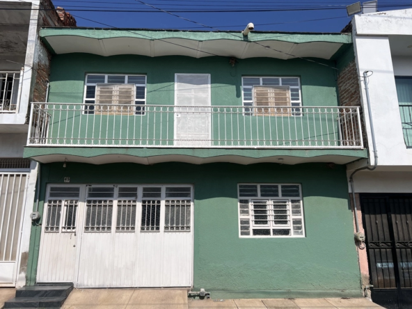 Casa en venta en La Higuera, Zapopan, frente con acceso a Av. Patria y Av. López Mateos