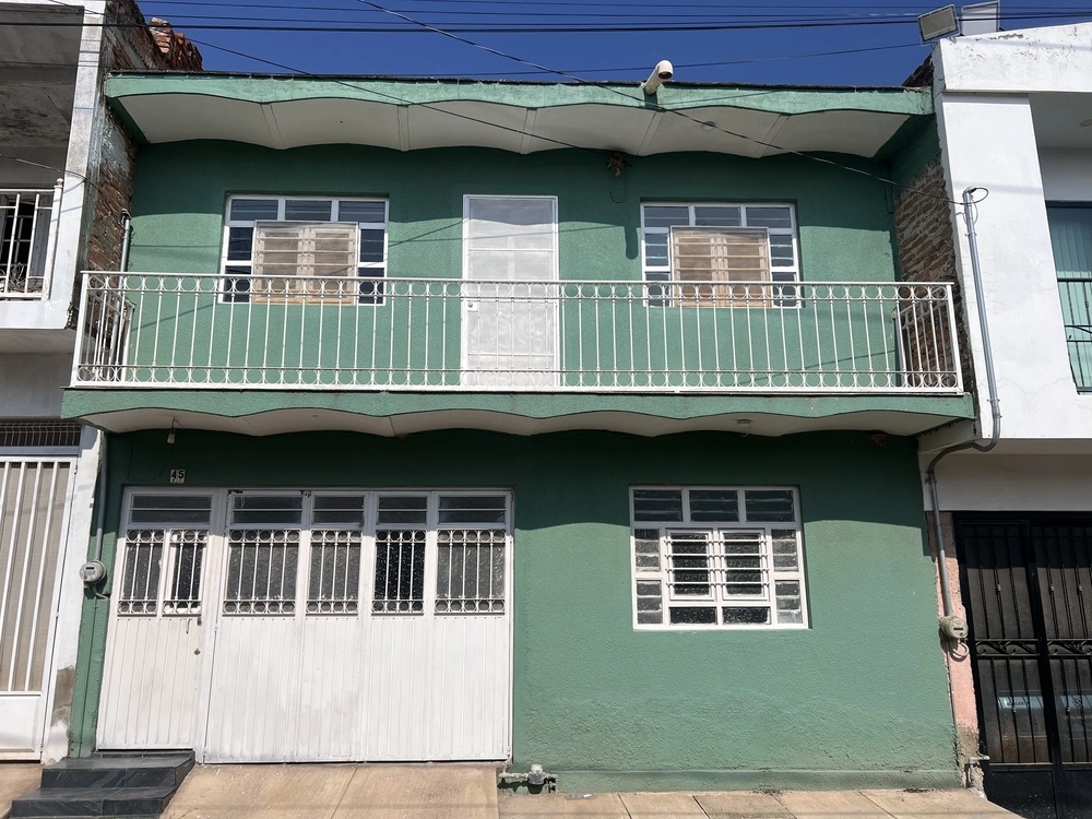 Casa en venta en La Higuera, Zapopan, frente con acceso a Av. Patria y Av. López Mateos