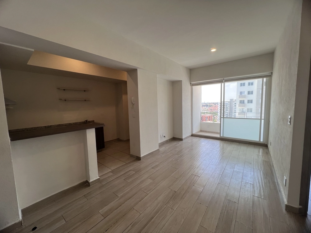 Sala y comedor del departamento en Tres Lagos, cerca de la Central Nueva de Guadalajara