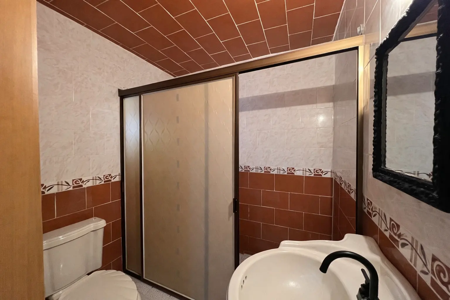 Baño completo de casa en Colonia El Panteón, Guadalajara