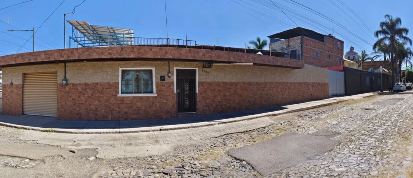 Fachada de casa en venta en Colonia El Panteón, Guadalajara